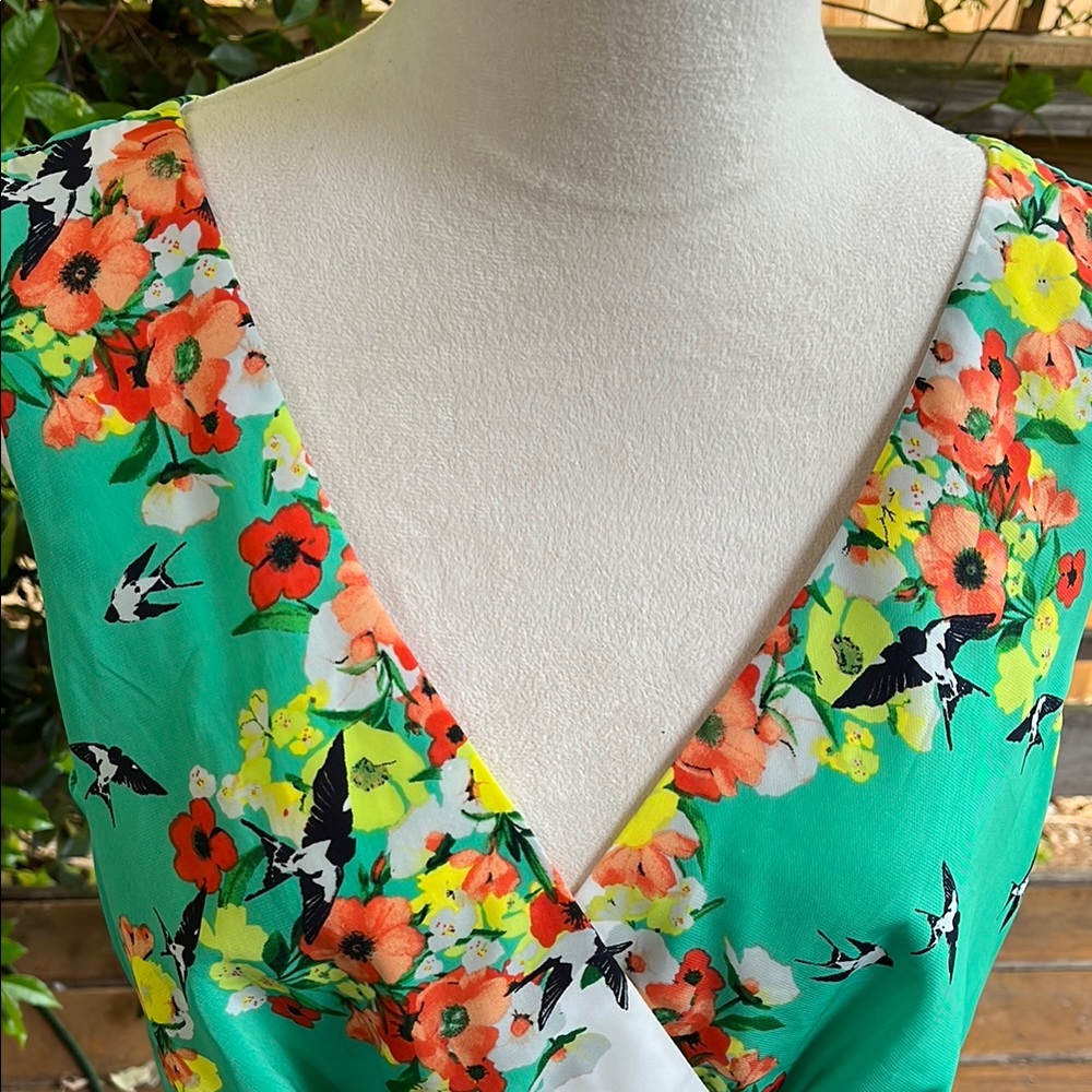 NEW Green Floral & Birds Sleeveless V-neck Midi Dress - Picture 3 of 9